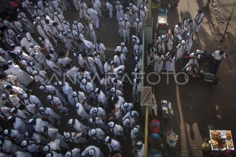 HARI PERTAMA MASUK SEKOLAH ANTARA Foto