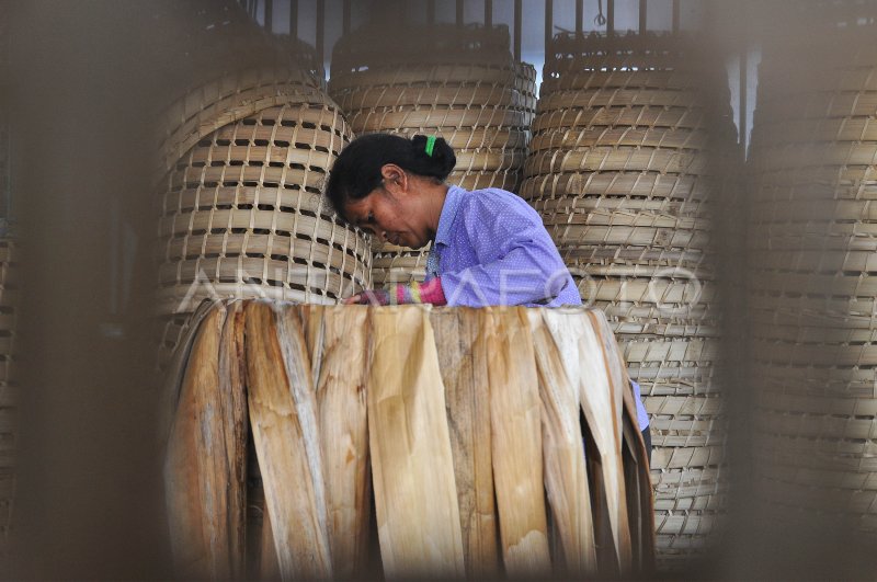 Produksi Keranjang Tembakau Antara Foto