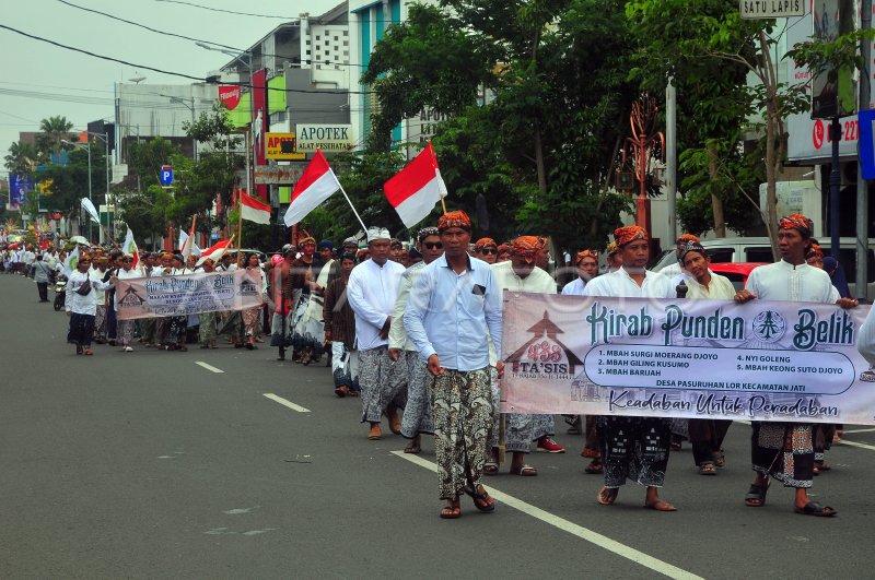 TRADISI KIRAB PUNDEN DAN BELIK ANTARA Foto