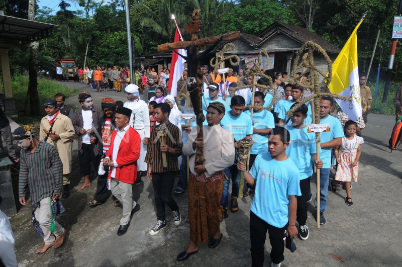 Kirab Salib Indonesia Youth Day Antara Foto