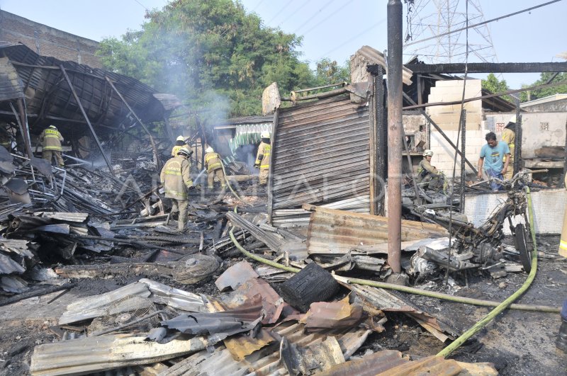 KEBAKARAN RUKO DI PONDOK BAMBU ANTARA Foto