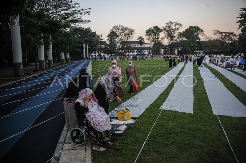 Shalat Idul Adha Di Bandung Antara Foto