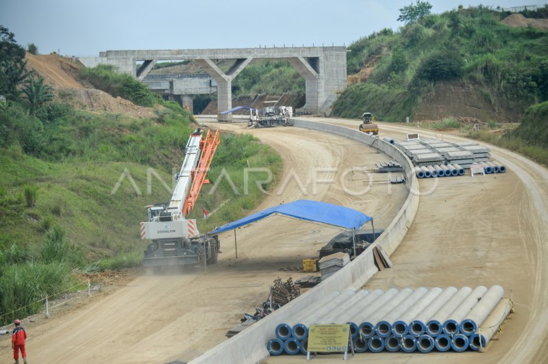 PROYEK JALAN TOL BOCIMI ANTARA Foto