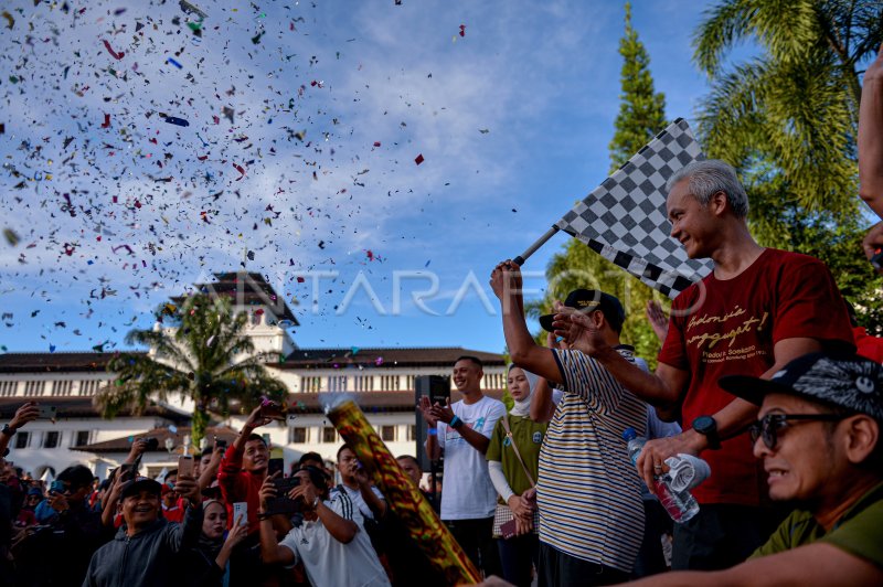 Kunjungan Ganjar Pranowo Di Bandung ANTARA Foto