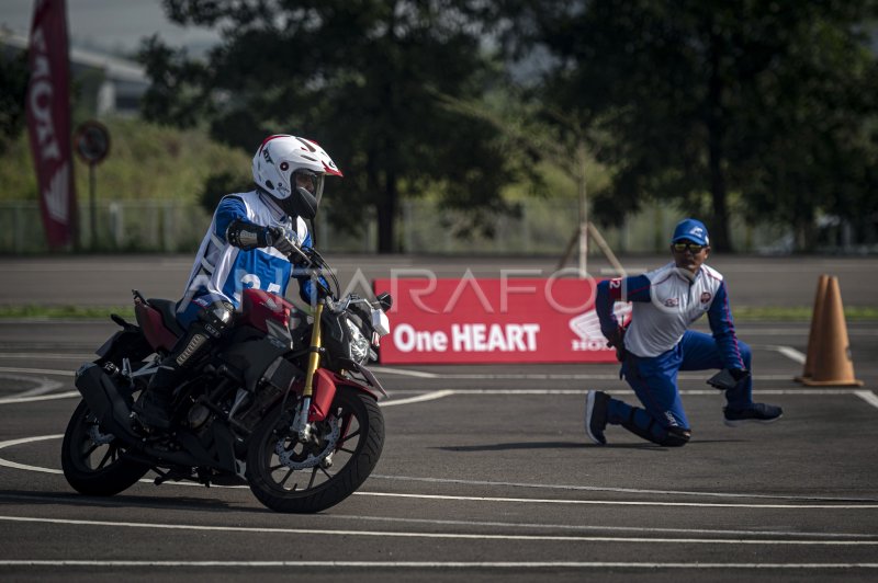 Kompetisi Instruktur Safety Riding Astra Honda ANTARA Foto