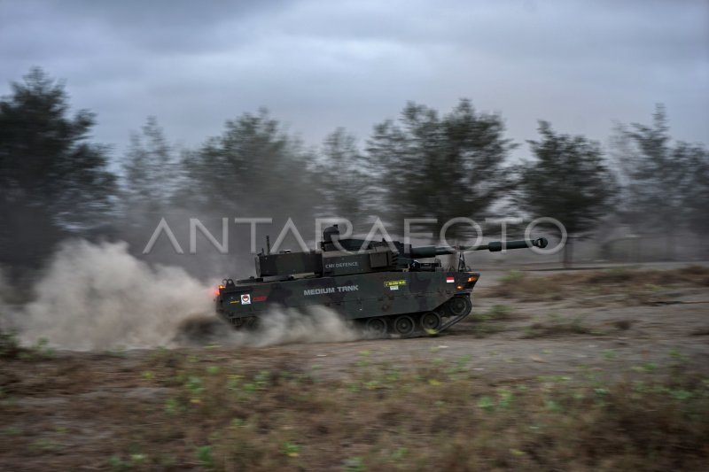 Uji Daya Gerak Medium Tank Pindad Antara Foto