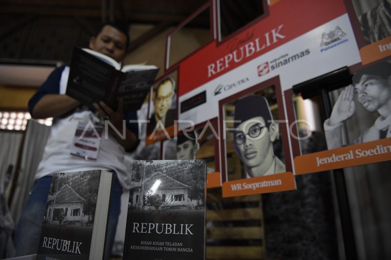 Peluncuran Buku Untuk Republik Antara Foto