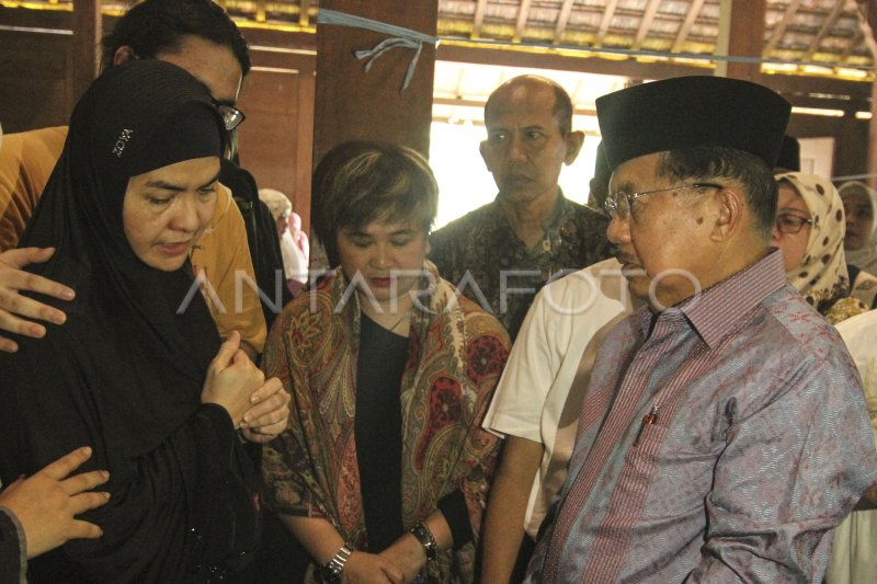 JOSERIZAL JURNALIS WAFAT JUSUF KALLA MELAYAT KE RUMAH DUKA ANTARA Foto