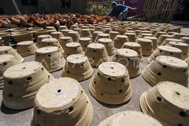 Produksi Gerabah Tradisional Antara Foto