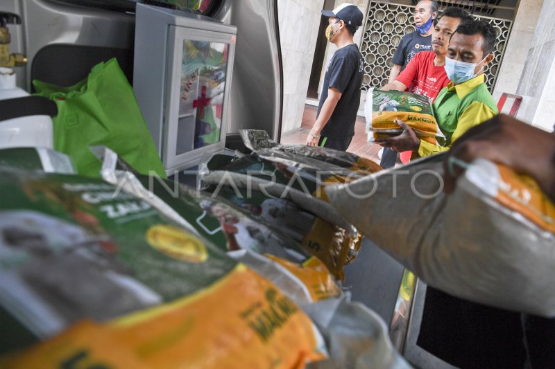 Penyaluran Zakat Fitrah Masjid Istiqlal Antara Foto