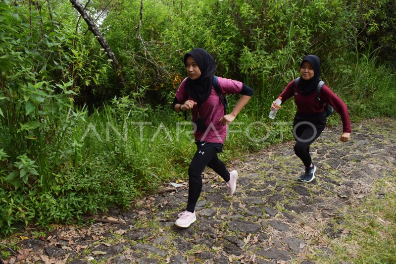 ATLET LATIHAN FISIK DI GUNUNG LAWU ANTARA Foto