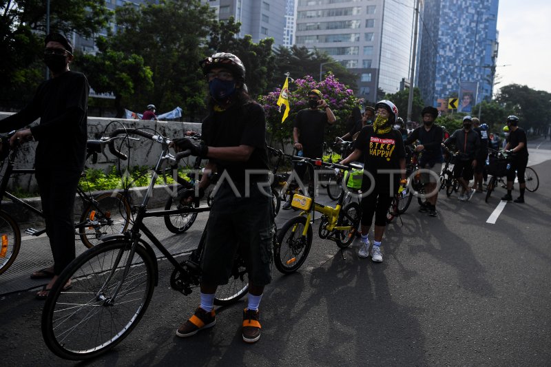 PENCOPOTAN RAMBU JALUR KHUSUS ROAD BIKE ANTARA Foto