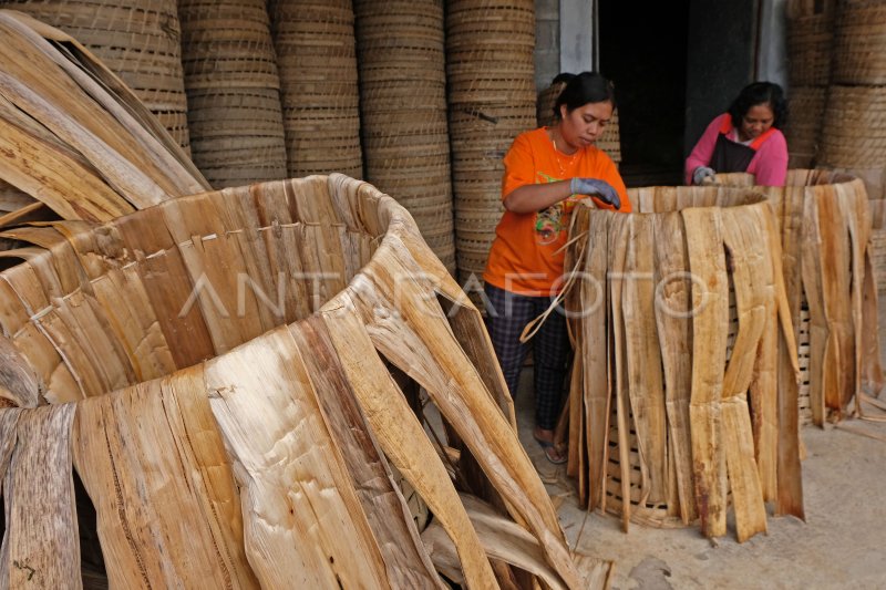 Produksi Keranjang Tembakau Antara Foto