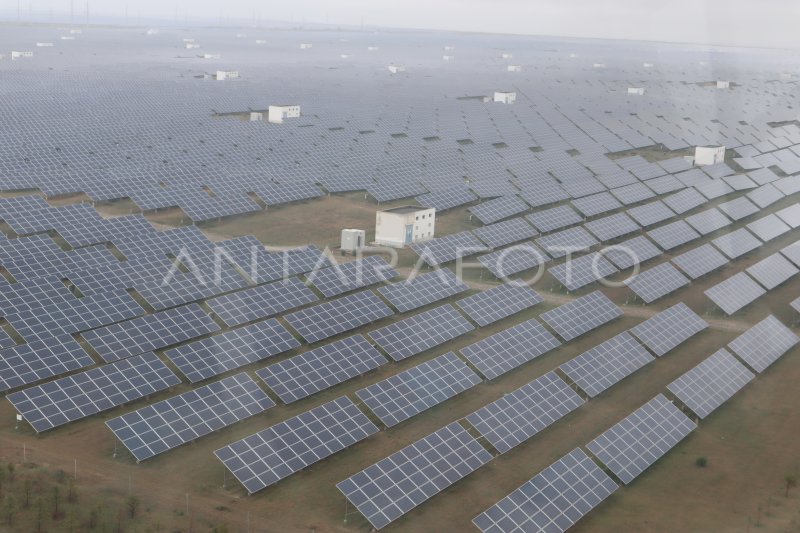 Pembangkit Listrik Berteknologi Fotovoltaik Di Qinghai China Antara Foto