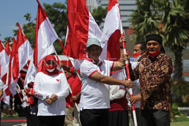 Gerakan Nasional Pembagian Juta Bendera Merah Putih Antara Foto