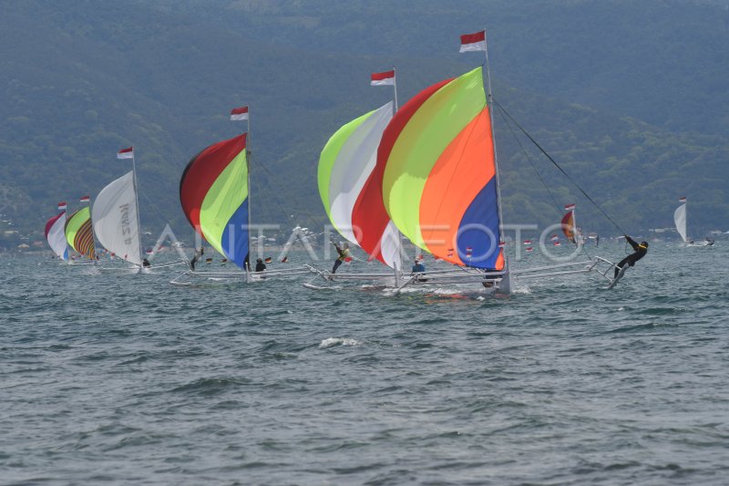 Lomba Perahu Layar Tradisional Antara Foto