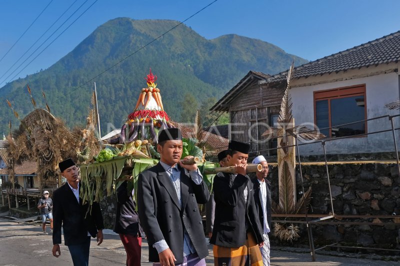 TRADISI SAPARAN DI GUNUNG ANDHONG ANTARA Foto