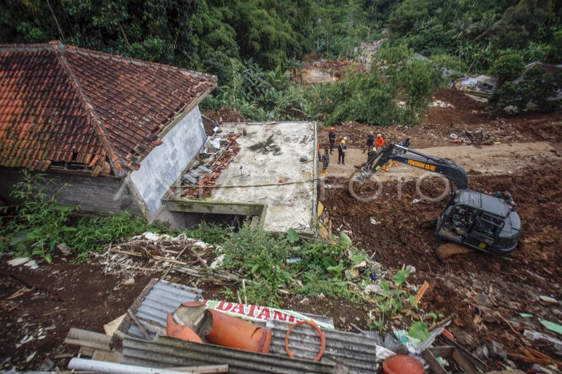 PENAMBAHAN JUMLAH KORBAN MENINGGAL DUNIA GEMPA CIANJUR ANTARA Foto