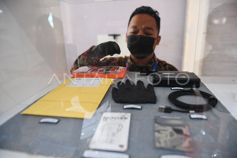 Kpk Pamerkan Peralatan Laboratorium Forensik Antara Foto