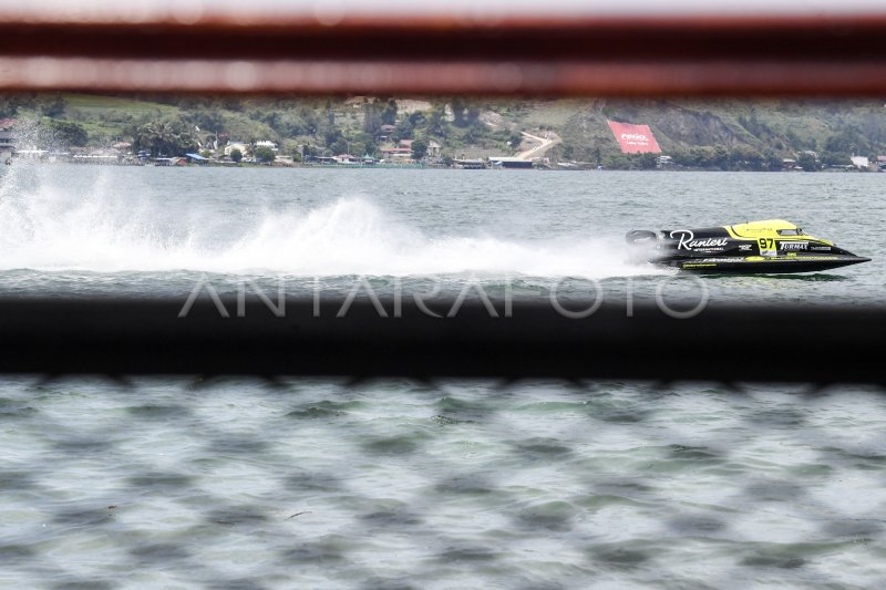 LATIHAN BEBAS F1 POWERBOAT DANAU TOBA 2023 ANTARA Foto