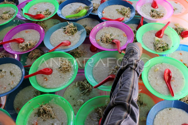 Tradisi Bubur Pedas Di Masjid Raya Medan Antara Foto