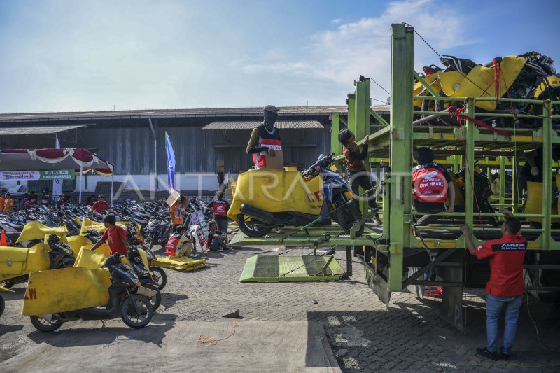 PELEPASAN TRUK MUDIK BALIK BARENG HONDA ANTARA Foto