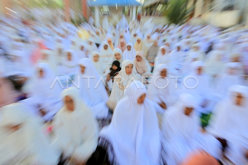 Shalat Idul Fitri Jamaah Tarekat Syattariyah Nagan Raya Antara Foto