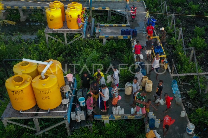 Pemenuhan Air Bersih Masyarakat Agats ANTARA Foto