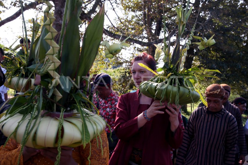 Tradisi Manten Kopi Di Lereng Kelud Antara Foto