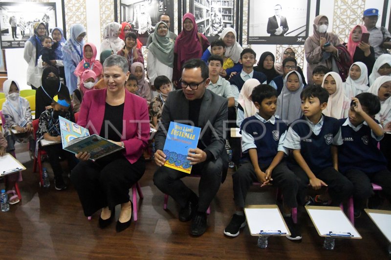 Pojok Bacaan Australia Di Perpustakaan Dan Galeri Kota Bogor Antara Foto