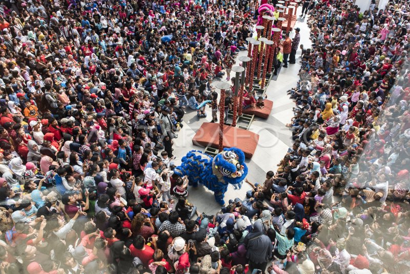 Atraksi Barongsai Pusat Perbelanjaan Antara Foto