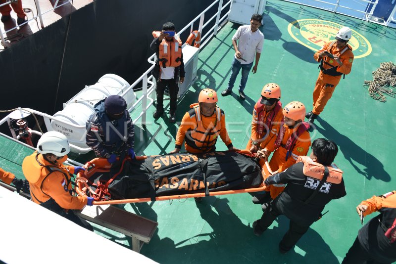 Evakuasi Jenazah Kru Kapal Kargo Di Selat Benggala Antara Foto