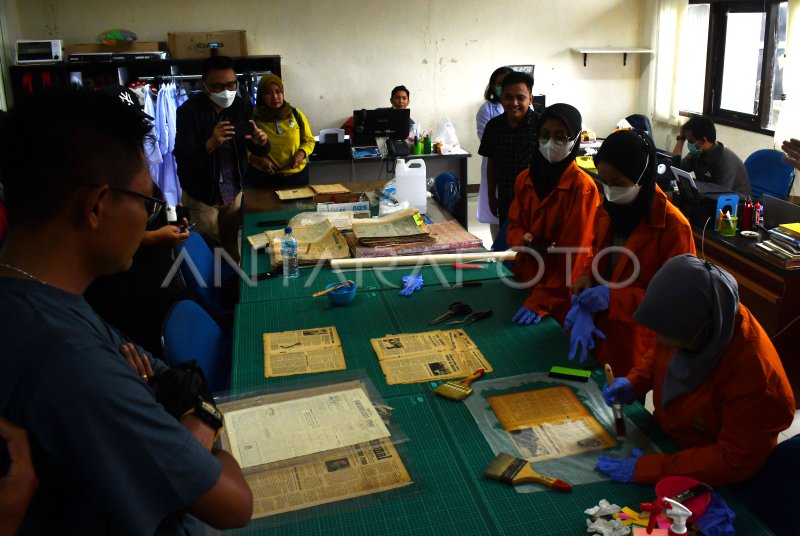 KUNJUNGAN MONUMEN PERS NASIONAL SOLO ANTARA Foto