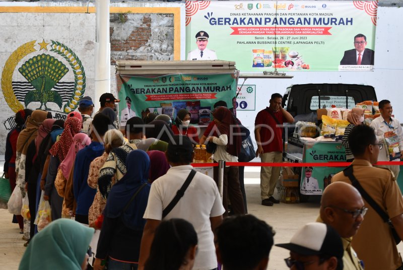 Gerakan Pangan Murah Di Madiun Antara Foto