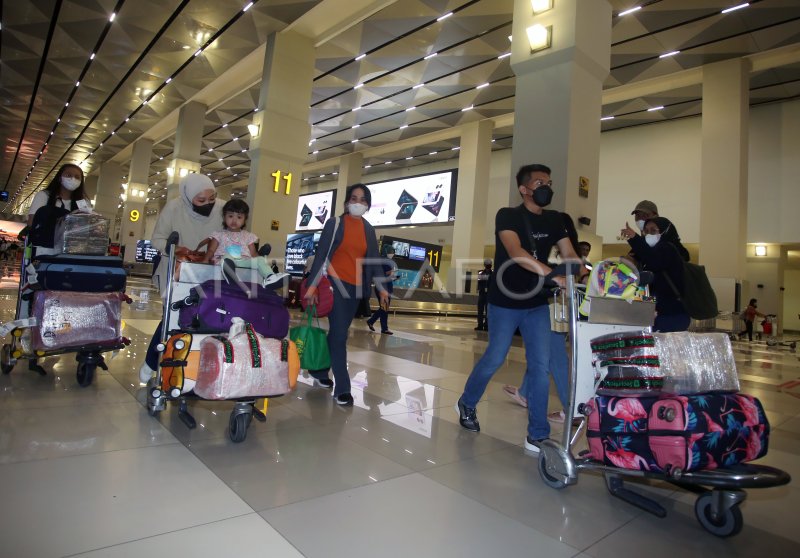 ARUS BALIK LEBARAN BANDARA SOETTA ANTARA Foto