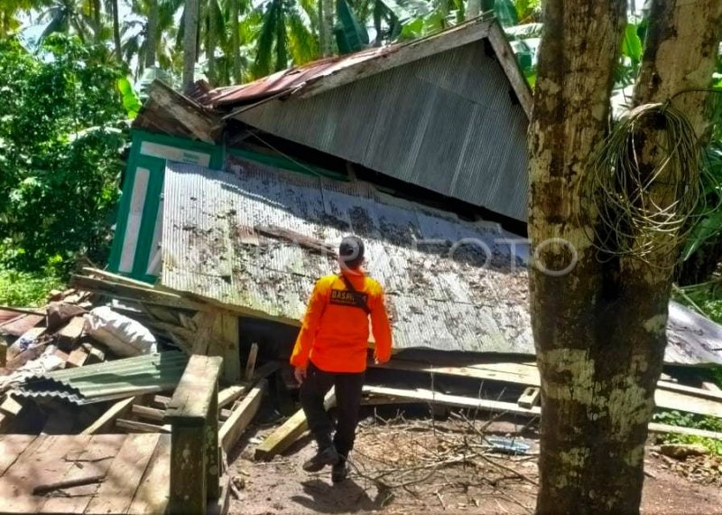 Dampak Gempa Bumi Di Kepulauan Selayar Antara Foto