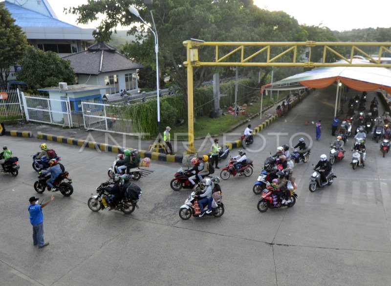 ARUS BALIK PELABUHAN BAKAUHENI MULAI LENGANG ANTARA Foto