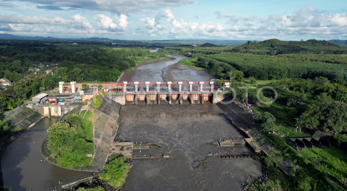 PERAWATAN WADUK PLTA LODOYO BLITAR