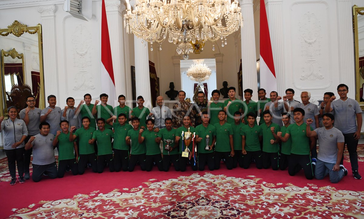 PRESIDENT RECEIVED A TEAM OF U-16