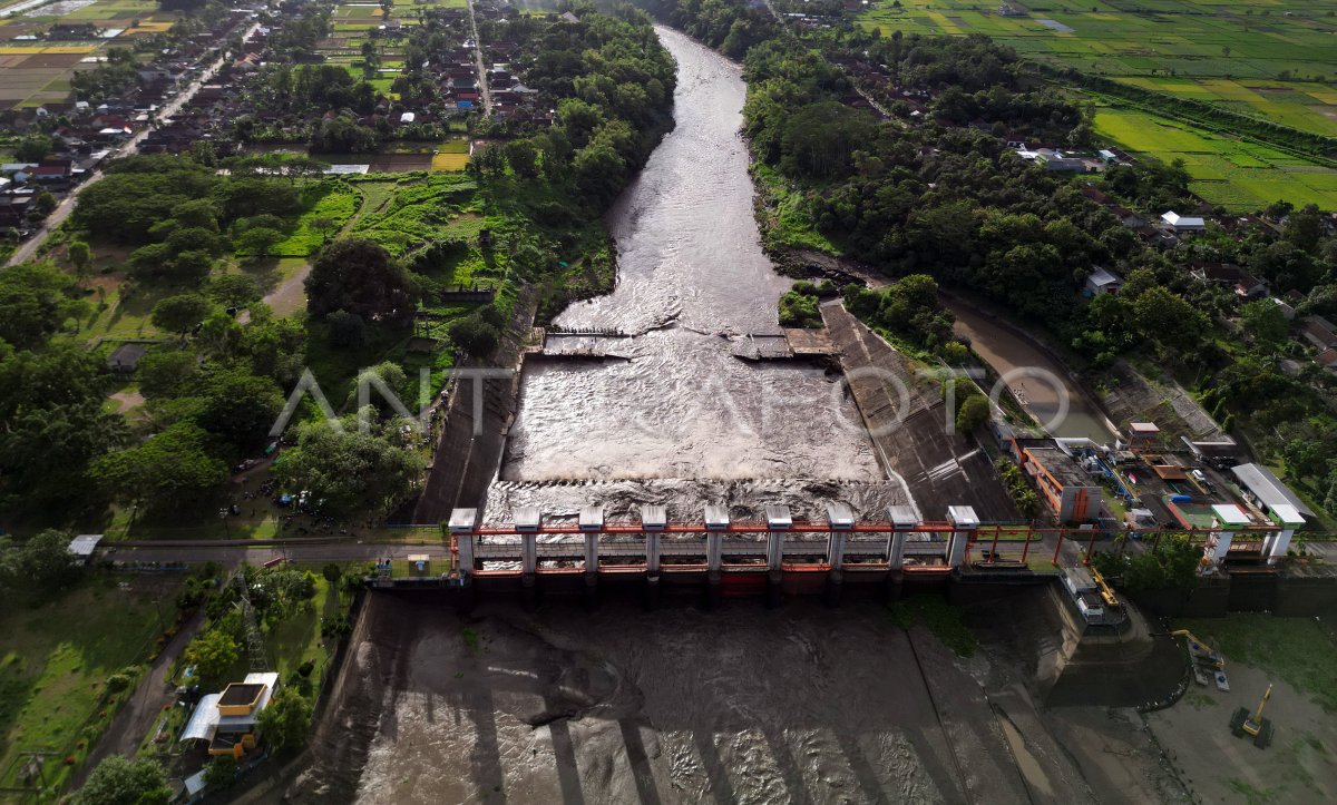 PERAWATAN WADUK PLTA LODOYO BLITAR