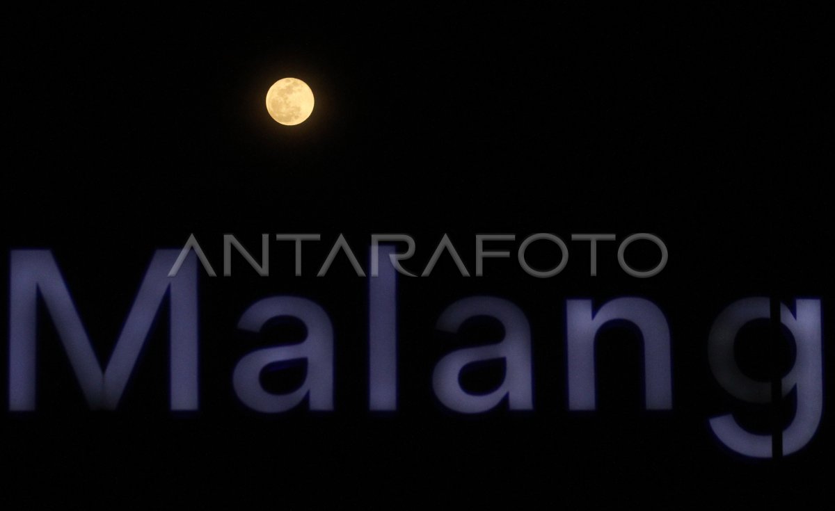 Fenomena supermoon di malang antara foto