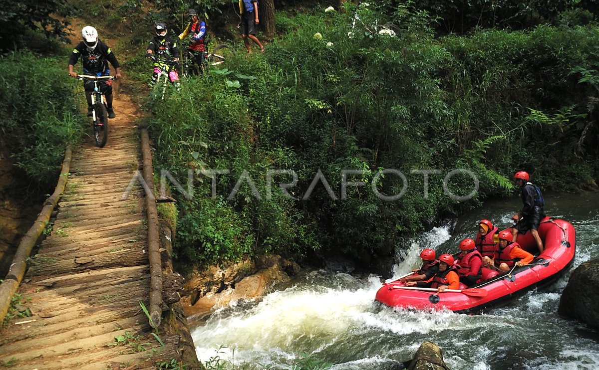 POTENSI WISATA PETUALANGAN BANDUNG SELATAN | ANTARA Foto