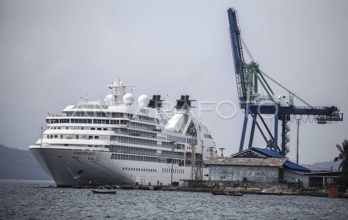 Kedatangan kapal pesiar Seabourn Quest di Ternate