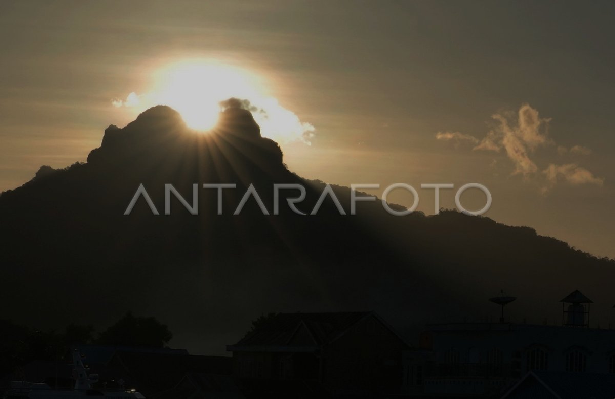 Gunung Batu Sangia di Pulau Kabaena