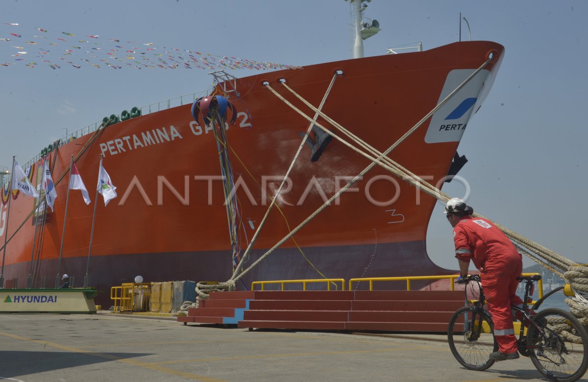 world-s-largest-2-gas-pertamina-boat-antara-foto