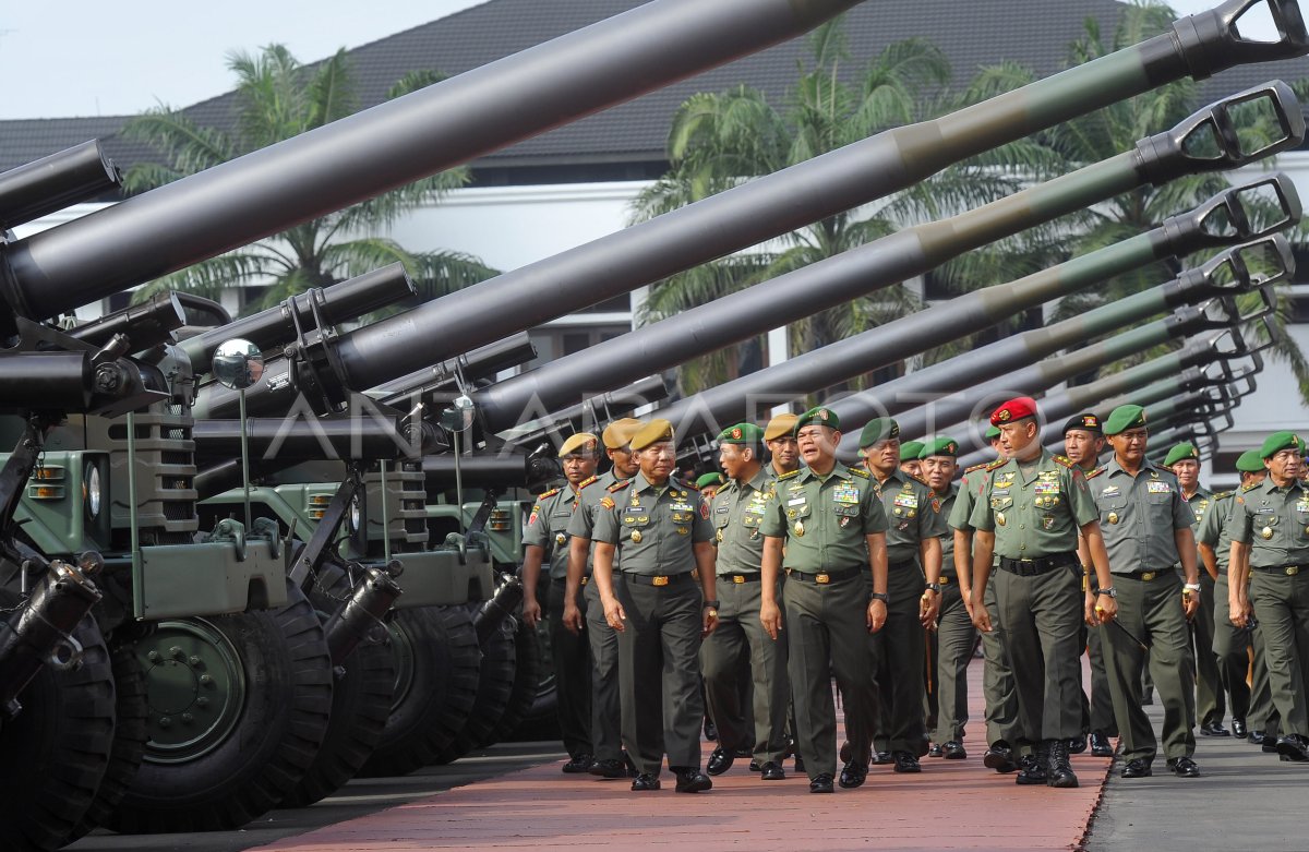 PENYERAHAN MERIAM HOWITZER