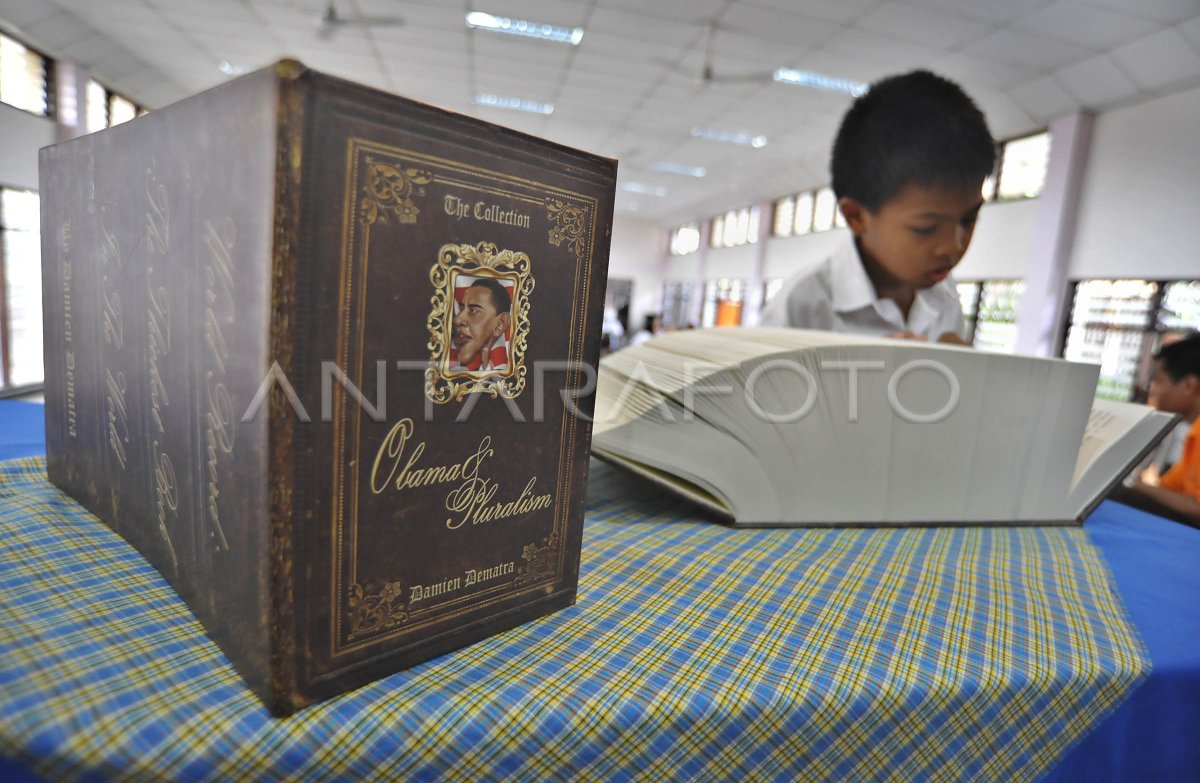 THE WORLD'S THICKEST BOOK | ANTARA Foto