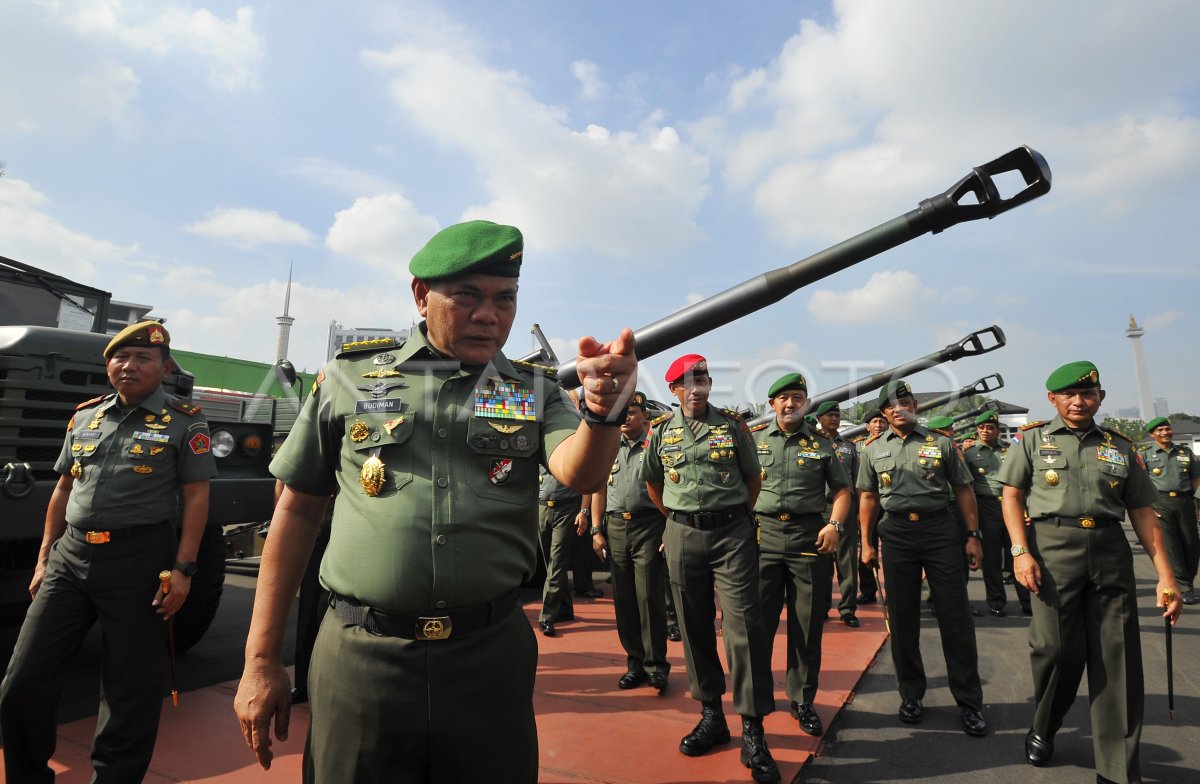 PENYERAHAN MERIAM HOWITZER
