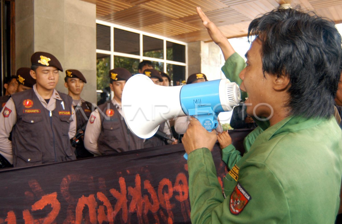 DEMO KORUPSI DPRD