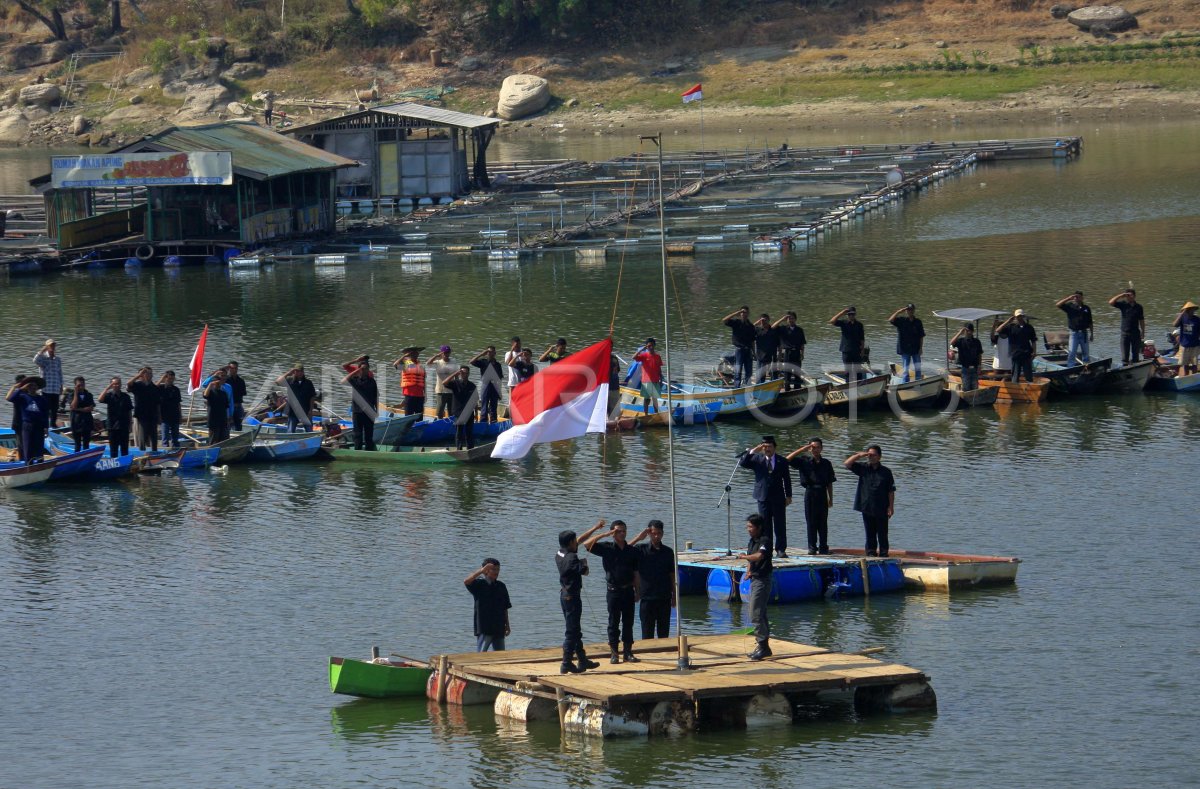 UPACARA BENDERA DI WADUK
